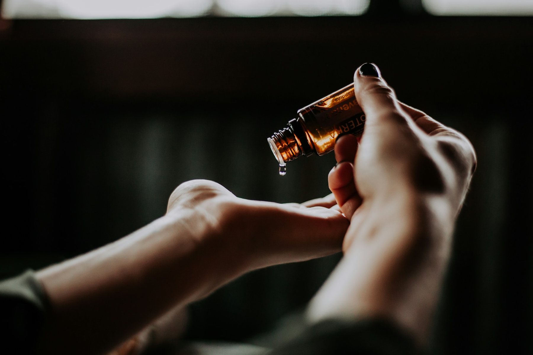 Masaje con aceites tibios